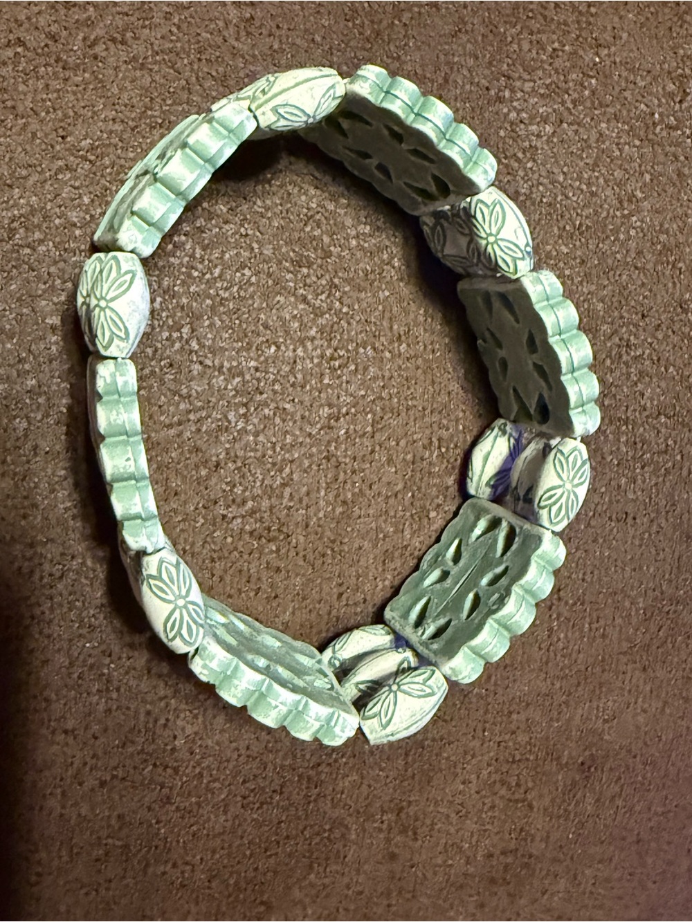 Carved Green & White Stretch Bracelet Like New